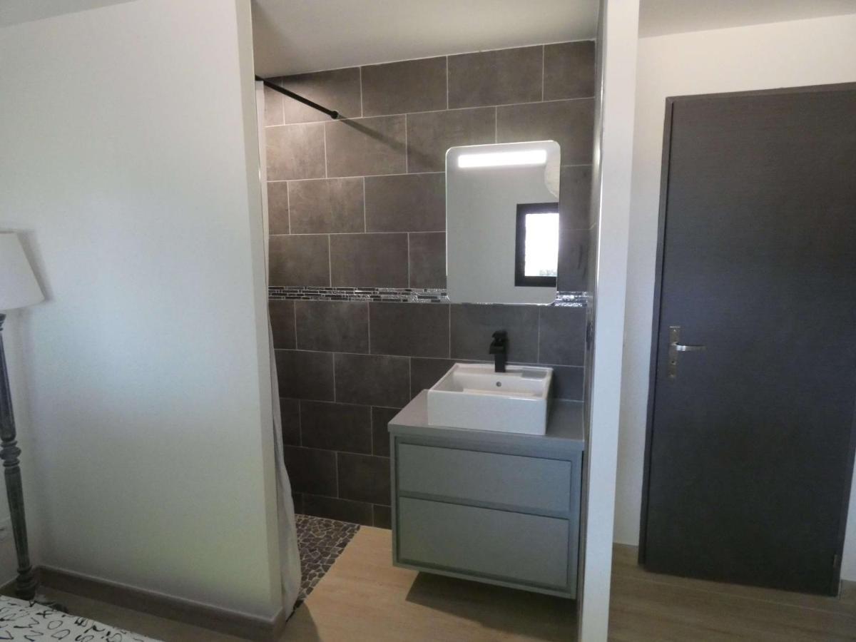 Proche Lac Du Salagou, Chambre Agreable Avec Salle D'Eau Et Wc Prive Lacoste  Eksteriør billede