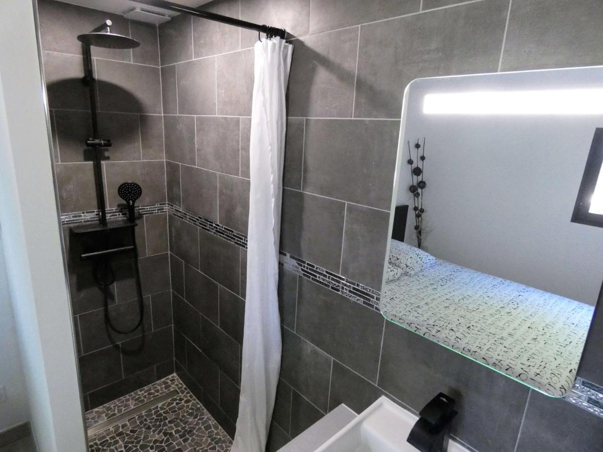 Proche Lac Du Salagou, Chambre Agreable Avec Salle D'Eau Et Wc Prive Lacoste  Eksteriør billede